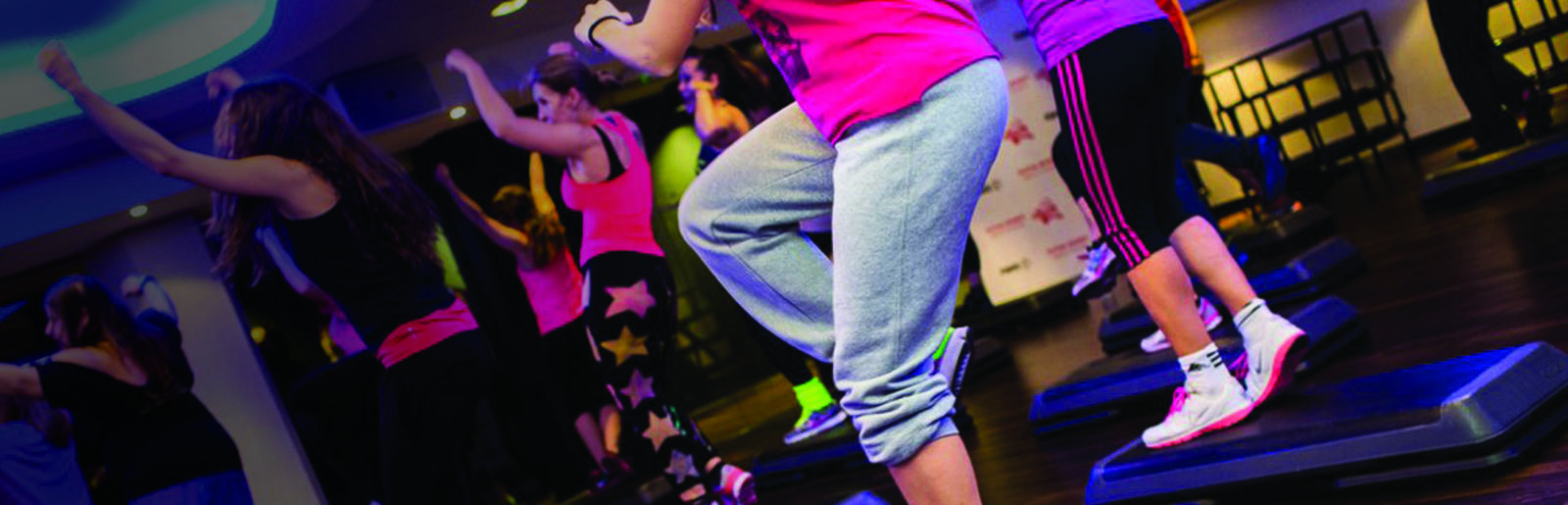 fitness-first-group-class-1440x420 (heropagebanner)zumba step-hero